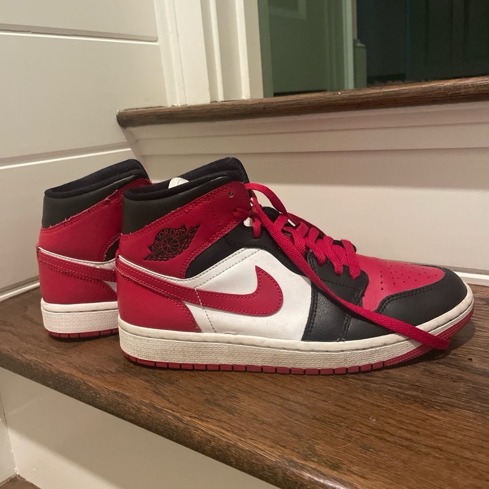 Women’s air jordan 1 mid height